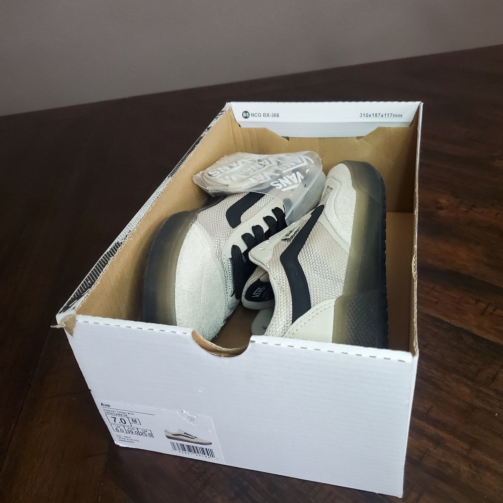 Vans Ave Nubuck Timber Wolf Men Size 7, Equivalent to Women Size 8.5 - Picture 9 of 10